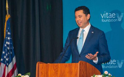 Jason Chaffetz tells Audience Phones Can Save Lives